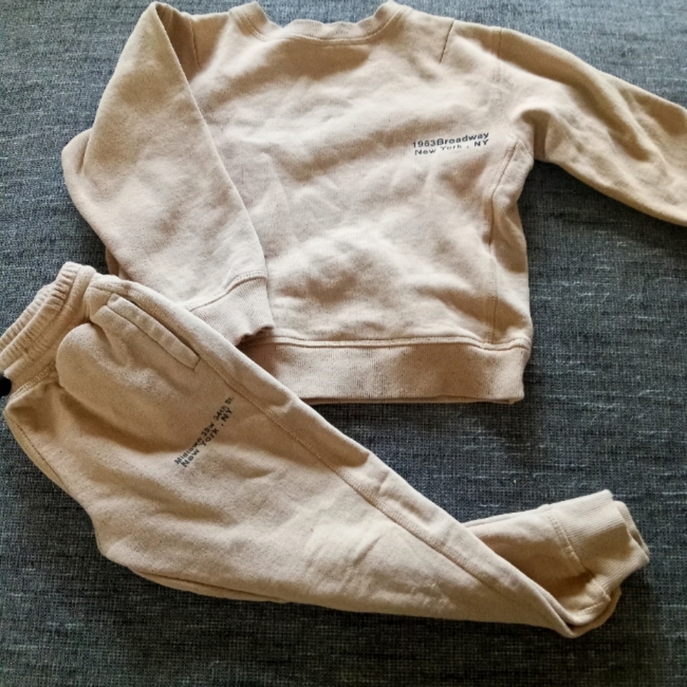 Zara sweats and sweatshirt outfit 7